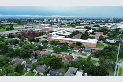 2015 Des Jardines Street, Houston, TX 77023 - Photo 36