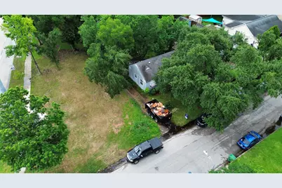 2015 Des Jardines Street, Houston, TX 77023 - Photo 32