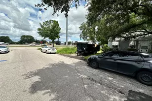 2015 Des Jardines St, Houston, TX 77023 - Photo 12
