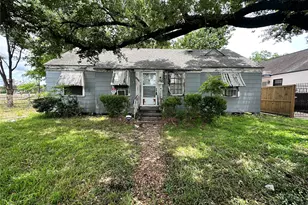 2015 Des Jardines St, Houston, TX 77023 - Photo 2
