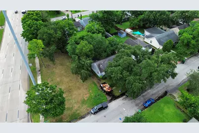2015 Des Jardines Street, Houston, TX 77023 - Photo 34