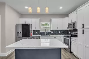 8529 Dosia St, Houston, TX 77051 - Photo 6