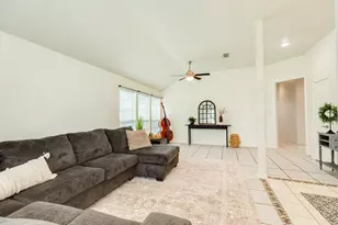 105 Plum Cir, Lake Jackson, TX 77566 - Photo 4