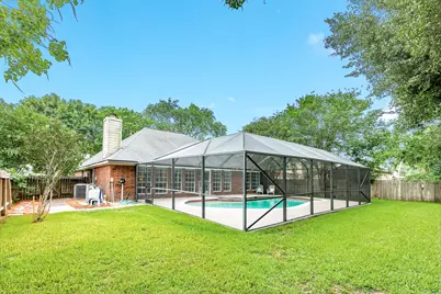 105 Plum Circle, Lake Jackson, TX 77566 - Photo 20
