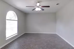 1910 Barnsley Ln, Houston, TX 77088 - Photo 2