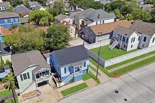1310 19th St, Galveston, TX 77550 - Photo 28