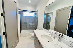 922 T C Jester Blvd, Houston, TX 77008 - Photo 20