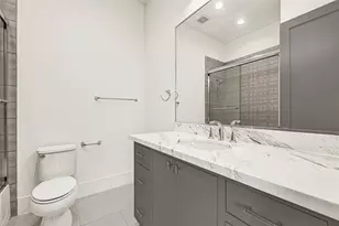 922 T C Jester Blvd, Houston, TX 77008 - Photo 34
