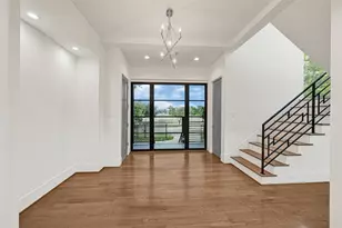 922 T C Jester Blvd, Houston, TX 77008 - Photo 8