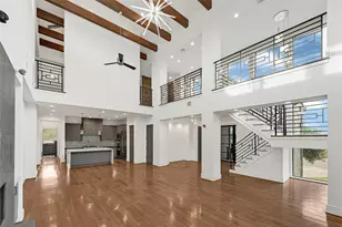 922 T C Jester Blvd, Houston, TX 77008 - Photo 12