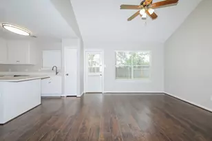 16325 Sun View Ln, Conroe, TX 77302 - Photo 4