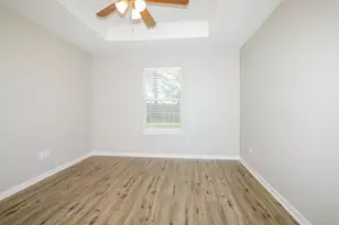 16325 Sun View Ln, Conroe, TX 77302 - Photo 10