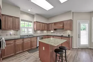 2 S Duskwood Pl, The Woodlands, TX 77381 - Photo 12