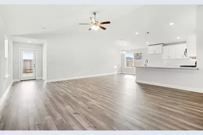 4401 West Bayou Maison Circle, Dickinson, TX 77539 - Photo 4