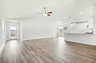 4401 W Bayou Maison Cir, Dickinson, TX 77539 - Photo 4