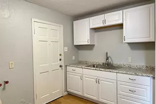 8010 Roswell St, Houston, TX 77022 - Photo 6