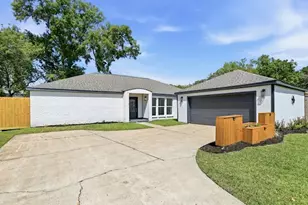 1722 Cherry Bend Dr, Houston, TX 77077 - Photo 1