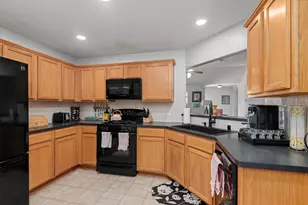 5614 Savannah Woods Ln, Rosharon, TX 77583 - Photo 6