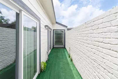6423 Coachwood Drive, Houston, TX 77035 - Photo 32