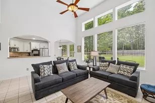 14 Guinevere Pl, The Woodlands, TX 77384 - Photo 12