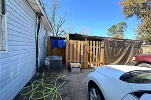 9105 Exeter St, Houston, TX 77093 - Photo 14