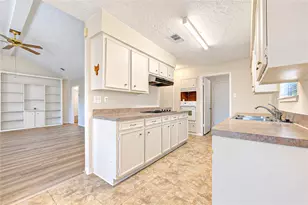12230 Meadowdale Dr, Meadows Place, TX 77477 - Photo 10