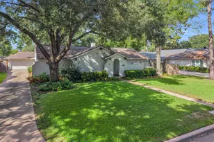 11418 Valley Stream Dr, Houston, TX 77043 - Photo 2