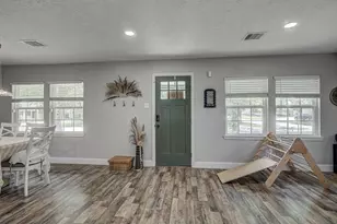 302 E Kay St, Dayton, TX 77535 - Photo 8