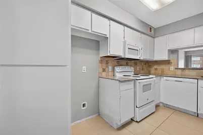 18800 Egret Bay Boulevard #1207, Webster, TX 77058 - Photo 8