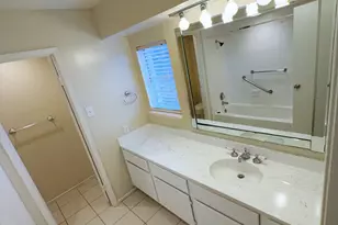 2210 Dorrington St, Houston, TX 77030 - Photo 12