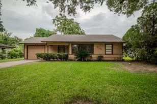 513 Frankie St, Wharton, TX 77488 - Photo 2