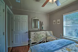 811 W Schubert St, Fredericksburg, TX 78624 - Photo 12
