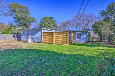 811 W Schubert Street, Fredericksburg, TX 78624 - Photo 4
