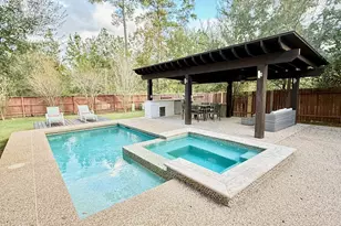 142 E Spindle Tree Cir, The Woodlands, TX 77382 - Photo 1