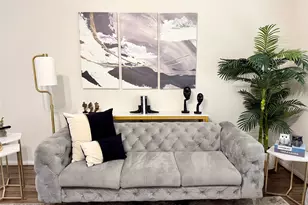 142 E Spindle Tree Cir, The Woodlands, TX 77382 - Photo 2