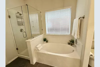 142 E Spindle Tree Circle, The Woodlands, TX 77382 - Photo 10