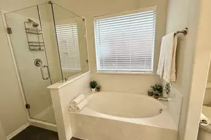 142 E Spindle Tree Cir, The Woodlands, TX 77382 - Photo 10