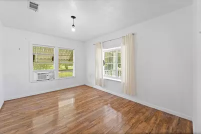 401 Lee Avenue, Anahuac, TX 77514 - Photo 10