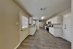 10834 Glenora Dr, Houston, TX 77065 - Photo 4