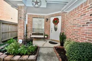 3239 Beran Dr, Houston, TX 77045 - Photo 2