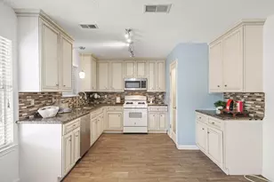 26907 Castlecliff Ln, Kingwood, TX 77339 - Photo 20