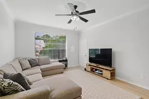 2255 Braeswood Park Dr, Houston, TX 77030 - Photo 6