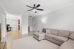 2255 Braeswood Park Dr, Houston, TX 77030 - Photo 8