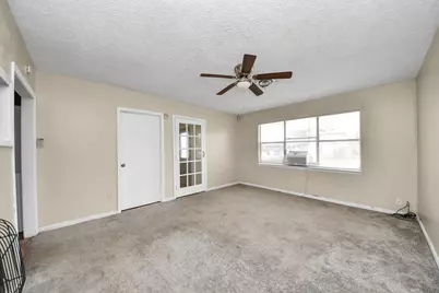 5018 Northridge Drive, Houston, TX 77033 - Photo 10