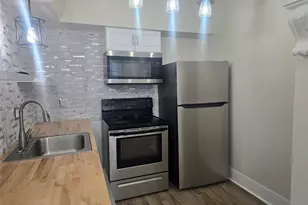 725 Broadway Ave, Galveston, TX 77550 - Photo 2