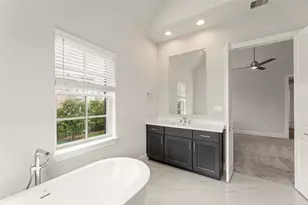 9651 Kings Cross Station, Houston, TX 77045 - Photo 14