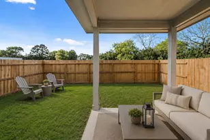 410 W Marlin St, Willis, TX 77378 - Photo 4
