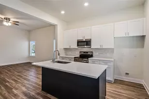 410 W Marlin St, Willis, TX 77378 - Photo 10