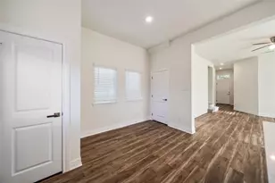 410 W Marlin St, Willis, TX 77378 - Photo 16
