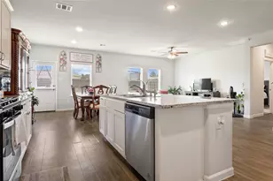 5928 Peonies Pl, Montgomery, TX 77316 - Photo 6